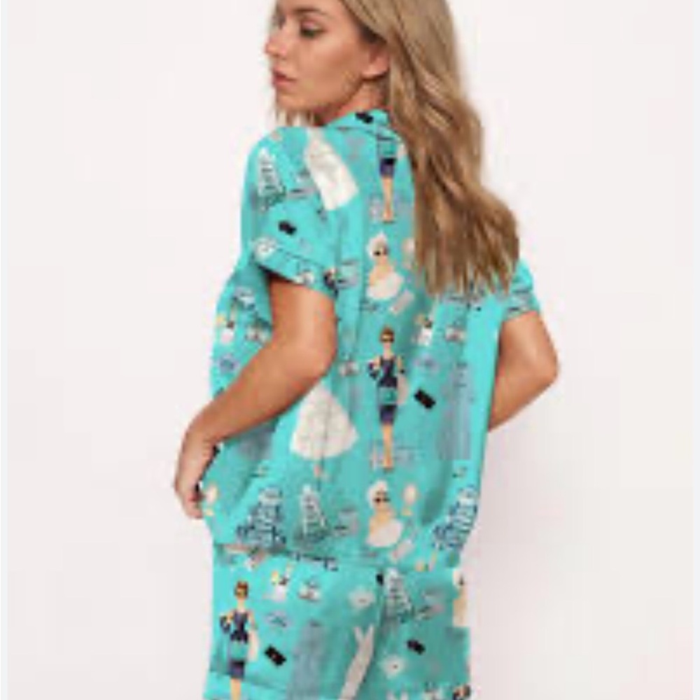 SheShow Breakfast at Tiffany’s short pajama set